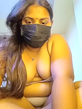 Snapshot of Hotmilfxox chatting on March 1, 9:40 am Hotmilfxox online show from March 1, 9:40 am