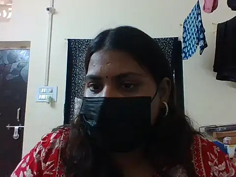 Snapshot of Hotmilfxox chatting on May 17, 7:17 am Hotmilfxox online show from May 17, 7:17 am