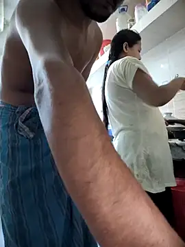 Snapshot of Desi_Best_Anal chatting on February 18, 3:42 am Desi Best Anal online show from February 18, 3:42 am