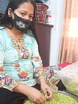 Snapshot of Desi_Best_Anal chatting on February 19, 8:33 am Desi Best Anal online show from February 19, 8:33 am