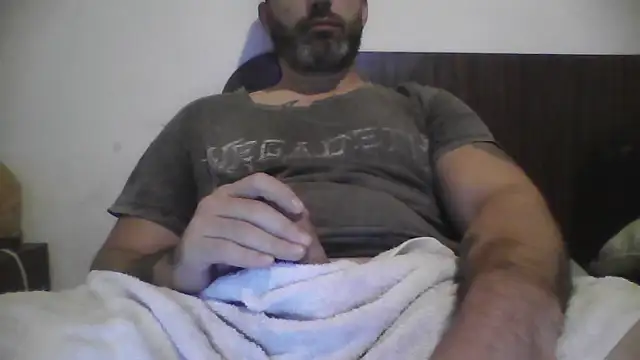 Snapshot of ozzypsico13 chatting on May 1, 4:50 am ozzypsico13 online show from May 1, 4:50 am