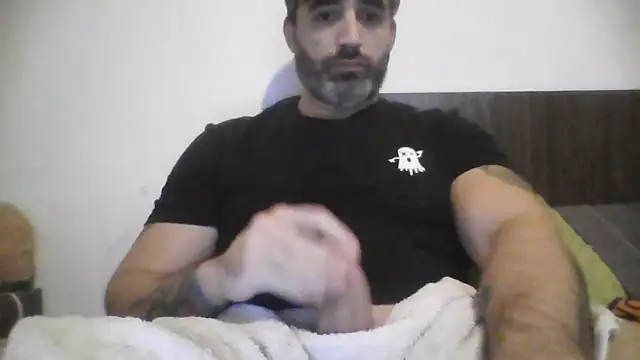 Snapshot of ozzypsico13 chatting on June 1, 2:57 am ozzypsico13 online show from June 1, 2:57 am