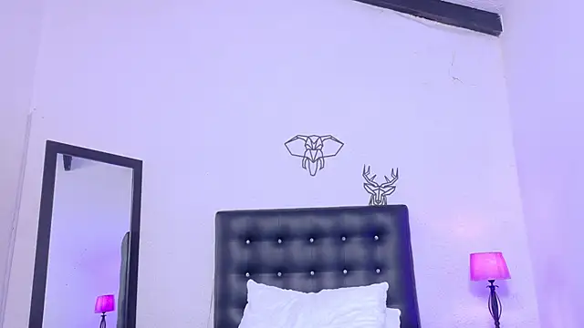 Skinny hottie18 online show from February 22, 4:51 pm