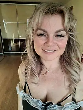 candy queeen online show from March 5, 10:55 am