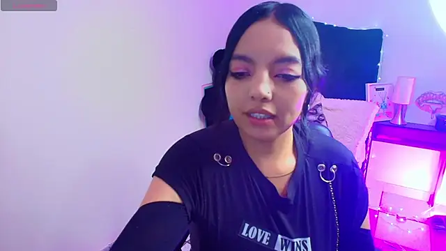 Snapshot of loren_tits24 chatting on May 5, 8:17 pm loren tits24 online show from May 5, 8:17 pm