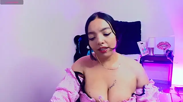 Snapshot of loren_tits24 chatting on May 21, 8:38 pm loren tits24 online show from May 21, 8:38 pm