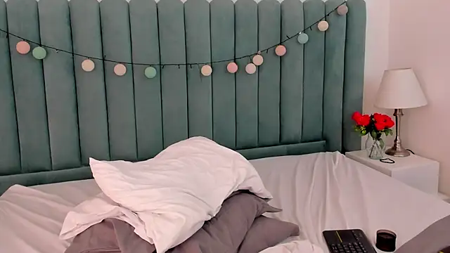 Snapshot of AnnyCherry_ chatting on March 17, 9:34 pm AnnyCherry online show from March 17, 9:34 pm