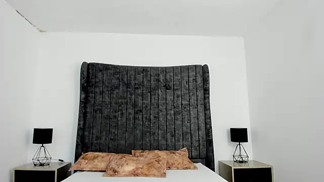 Snapshot of AnnyCherry_ chatting on December 20, 12:18 am AnnyCherry online show from December 20, 12:18 am