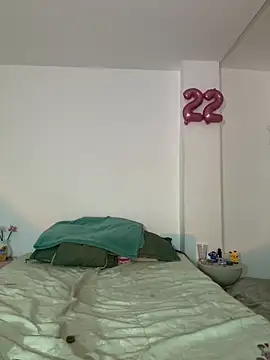 Snapshot of AnnyCherry_ chatting on February 6, 12:37 am AnnyCherry online show from February 6, 12:37 am