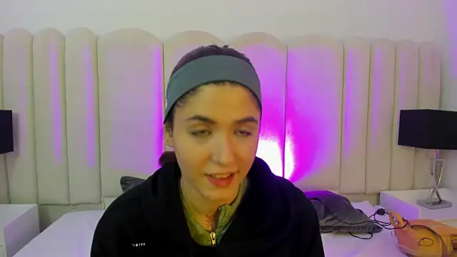 Snapshot of AnnyCherry_ chatting on February 13, 7:10 pm AnnyCherry online show from February 13, 7:10 pm