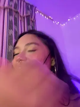 Snapshot of DIANEE_01 chatting on March 1, 3:32 am DIANEE 01 online show from March 1, 3:32 am
