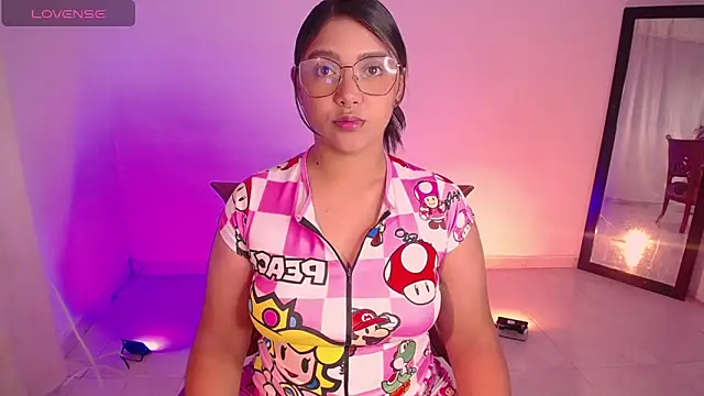 Snapshot of DIANEE_01 chatting on October 11, 2:11 am DIANEE 01 online show from October 11, 2:11 am