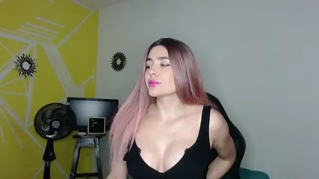Snapshot of Nikolle_Rouss chatting on March 14, 4:21 am Nikolle Rouss online show from March 14, 4:21 am