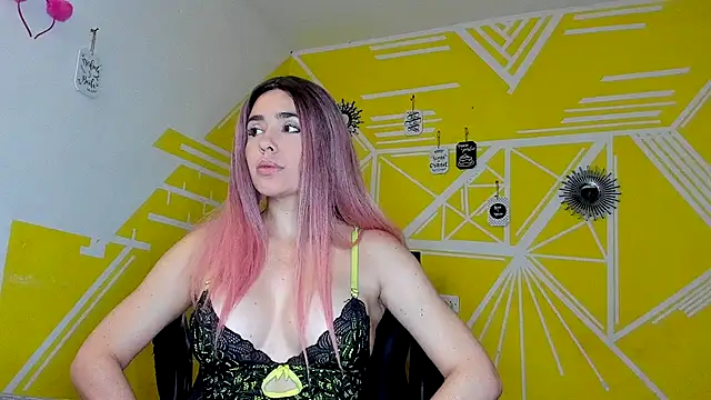 Snapshot of Nikolle_Rouss chatting on October 23, 9:35 pm Nikolle Rouss online show from October 23, 9:35 pm