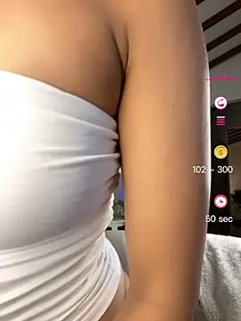 Snapshot of __Alisson_ chatting on May 2, 10:59 pm Alisson online show from May 2, 10:59 pm