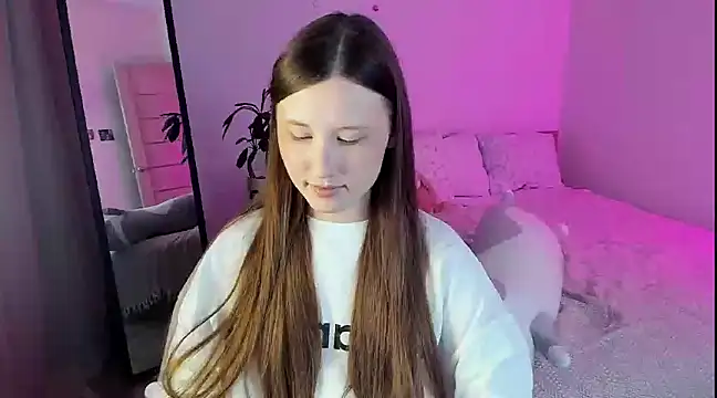 Stella Sunny online show from February 27, 11:59 pm