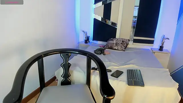 SamanthaFerrer  online show from December 21, 9:04 pm