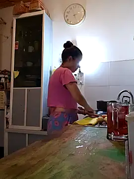 Snapshot of solangeyaelok1 chatting on February 1, 12:18 am solangeyaelok1 online show from February 1, 12:18 am