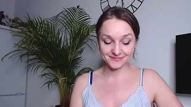 AliciaDesire online show from February 12, 6:30 pm