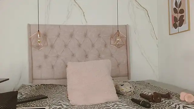 zamira 44 online show from October 12, 1:10 pm