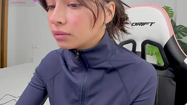 Adriennesexxx online show from January 24, 11:04 am