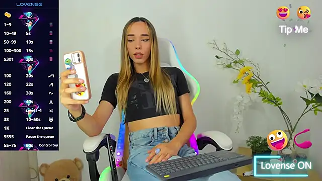 Linda Crawford online show from February 21, 10:15 pm