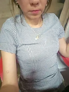 Lunababymylove online show from April 4, 11:13 pm