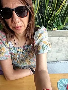 Lunababymylove online show from April 17, 9:29 pm