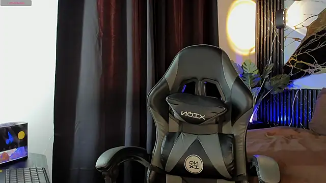 kyle smithxx online show from December 18, 8:15 pm