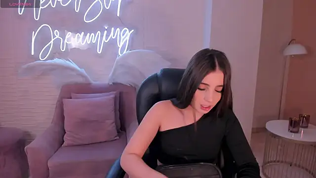 DolcieElliot online show from January 15, 1:41 pm