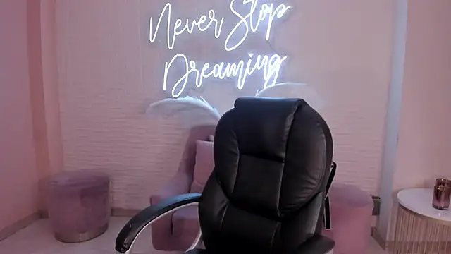 DolcieElliot online show from January 18, 11:54 am