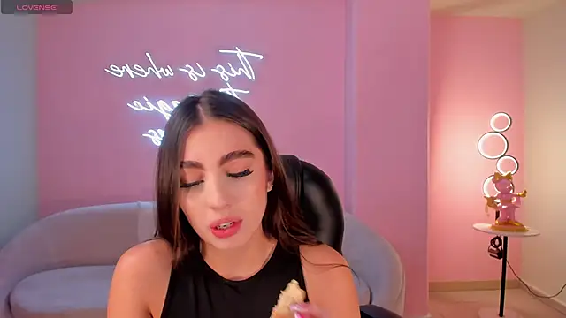 DolcieElliot online show from February 25, 12:13 pm