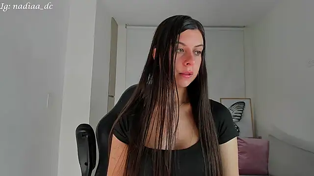 Snapshot of Nadiaa_ chatting on February 2, 11:53 pm Nadiaa online show from February 2, 11:53 pm