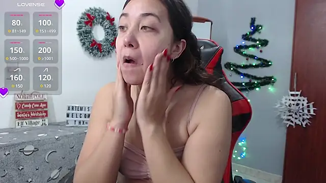 Snapshot of ArtemisNature chatting on December 12, 7:37 pm ArtemisNature online show from December 12, 7:37 pm