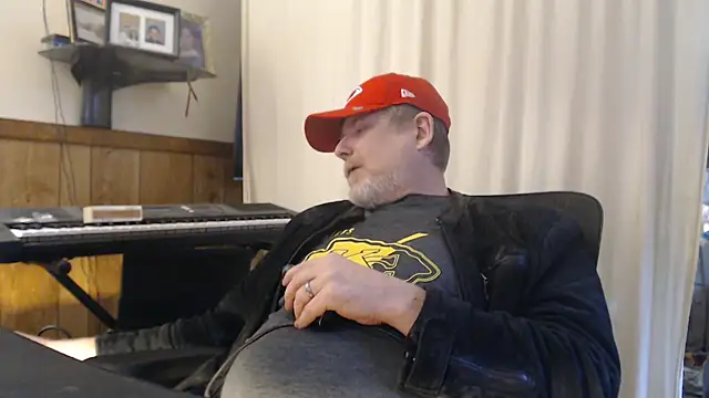 Snapshot of BrisonChase chatting on February 24, 3:31 pm BrisonChase online show from February 24, 3:31 pm