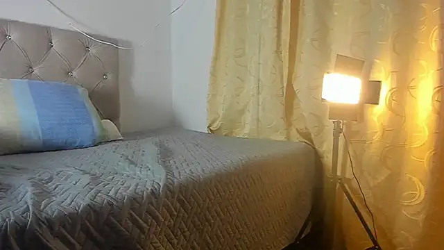 Snapshot of Vahiolet_smith chatting on September 11, 3:28 am Vahiolet smith online show from September 11, 3:28 am