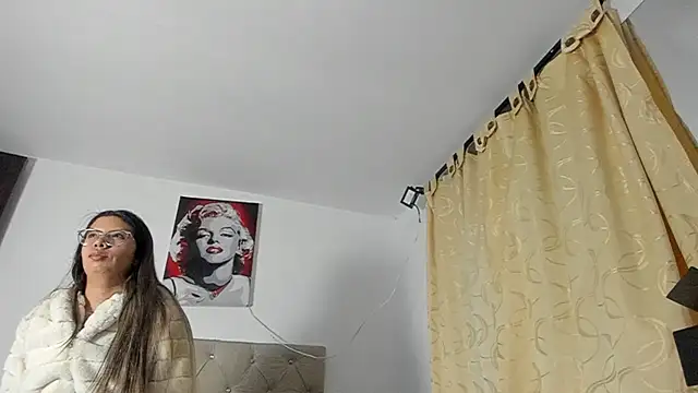 Snapshot of Vahiolet_smith chatting on September 16, 3:18 am Vahiolet smith online show from September 16, 3:18 am
