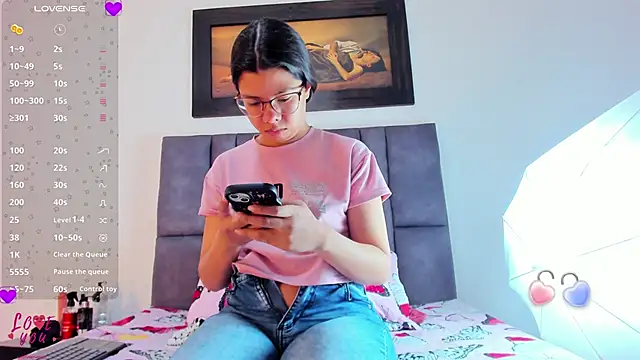 Vahiolet smith online show from March 21, 3:11 am