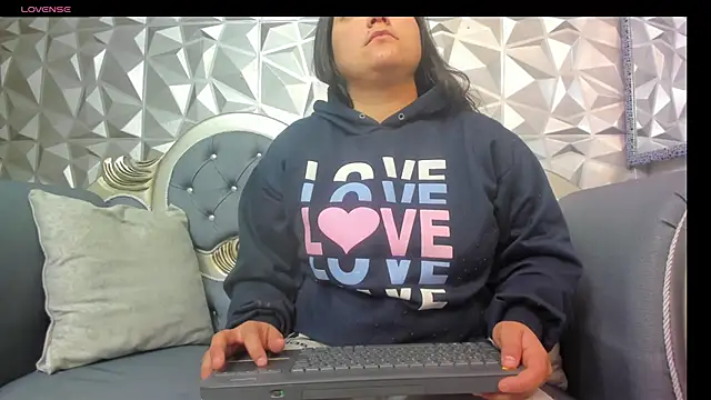 KataleyaStiward online show from January 25, 1:30 pm