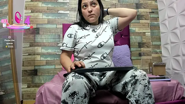 KataleyaStiward online show from December 1, 1:27 pm