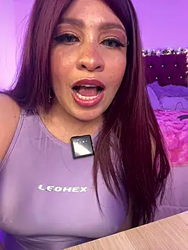 Snapshot of Colors-xx chatting on February 10, 1:10 am Colors-xx online show from February 10, 1:10 am