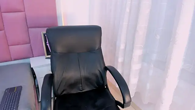 StormiHills online show from March 3, 10:52 pm