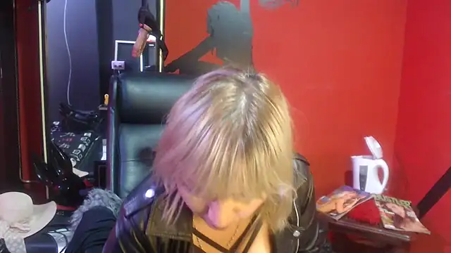 KLOE PIELL online show from October 16, 5:58 pm