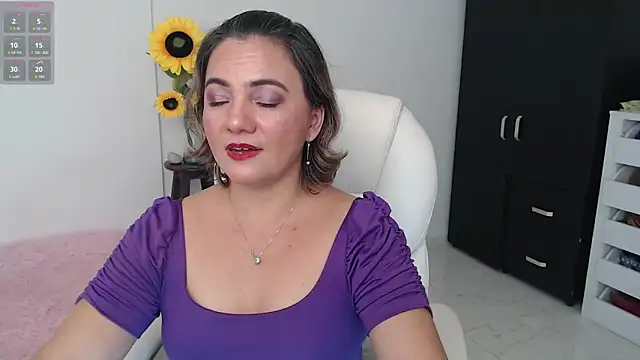 Ghada milf online show from December 18, 11:30 pm