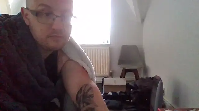 666closetbiboy online show from April 11, 5:28 pm