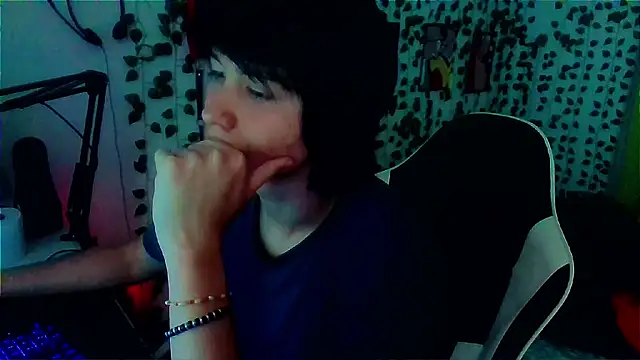 Snapshot of Andy_gray chatting on April 18, 1:04 pm Andy gray online show from April 18, 1:04 pm