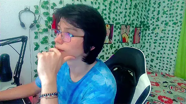 Snapshot of Andy_gray chatting on April 19, 6:10 pm Andy gray online show from April 19, 6:10 pm