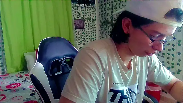Snapshot of Andy_gray chatting on April 25, 4:26 pm Andy gray online show from April 25, 4:26 pm