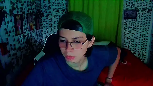 Snapshot of Andy_gray chatting on May 2, 12:32 pm Andy gray online show from May 2, 12:32 pm