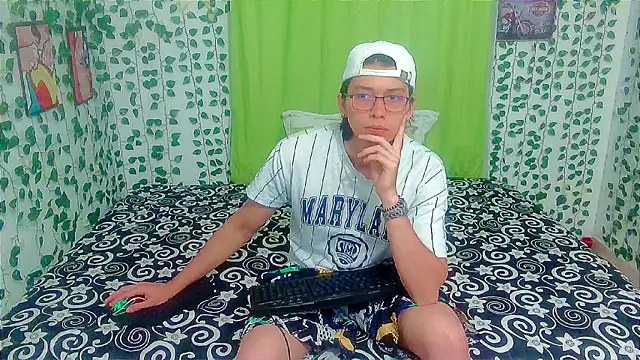 Snapshot of Andy_gray chatting on May 20, 2:23 pm Andy gray online show from May 20, 2:23 pm